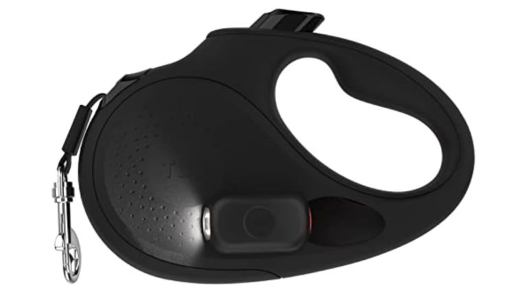 Love evening walks with your pup? This retractable leash has a built-in flashlight and bag holder