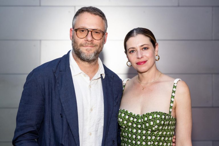 Lauren Miller Rogen and husband Seth Rogen are prioritizing their own brain health after her mom’s early-onset Alzheimer’s diagnosis. Here’s how.