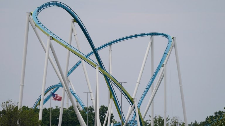 What to pack in your backpack for a trip to the amusement park