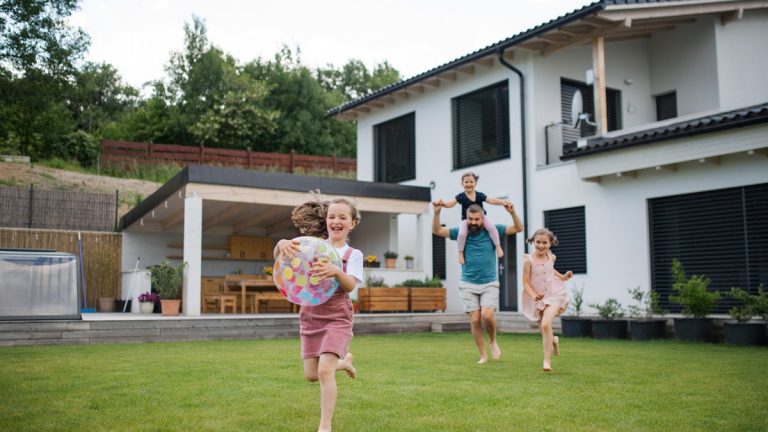 Here are the best and worst US cities to raise a family in 2024