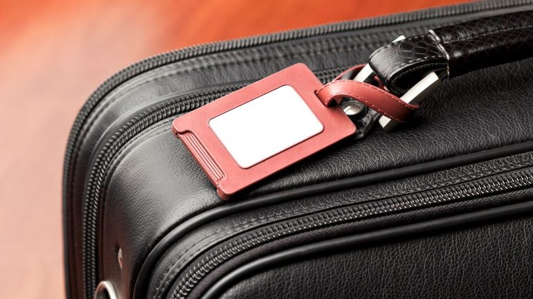 Flight attendant on TikTok reveals luggage tag safety tip she wishes more flyers knew about