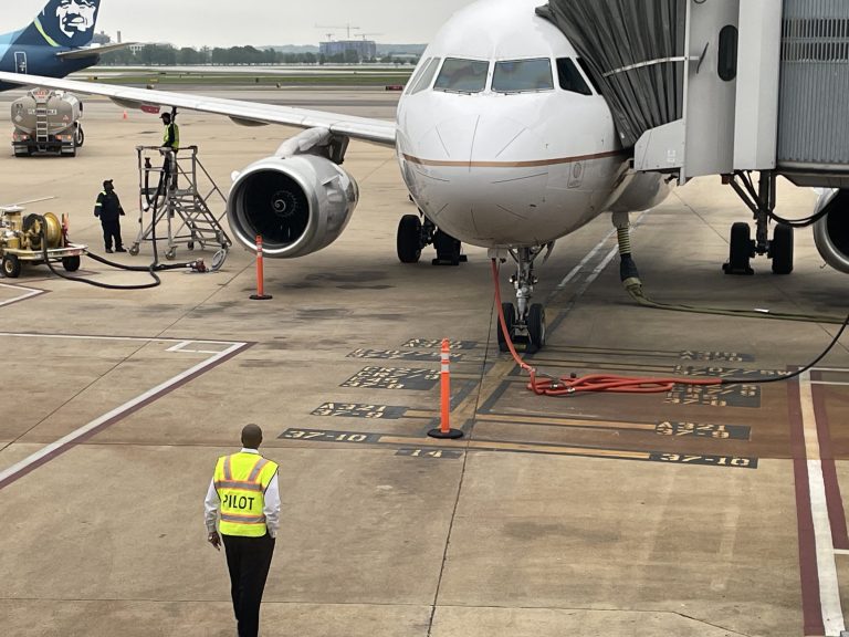 U.S. airlines cool hiring after adding 194,000 employees in post-Covid spree