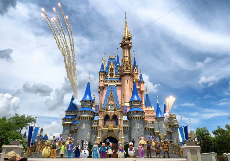 When to book holiday travel this fall: ‘That window of low prices is brief,’ economist says