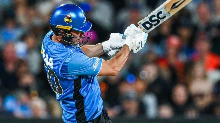 Milestone man Chris Lynn stars as Adelaide Strikers cool down the Brisbane Heat