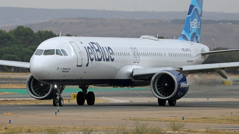 ‘Security-related situation’ grounds flight to vacation hot spot, passengers confined for hours