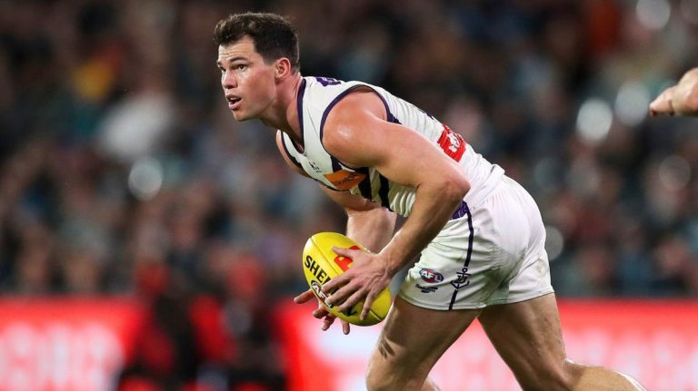 Fremantle veteran Jaeger O’Meara suffers multiple facial fractures after incident at training