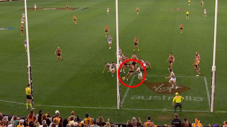 Jack Gunston kicks a point in final seconds as Hawthorn beat Geelong in Easter Monday thriller