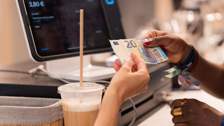 Travel experts warn against one tipping habit while visiting popular vacation spots